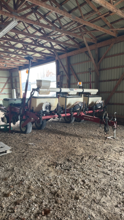 White 6600 6/11 Planter