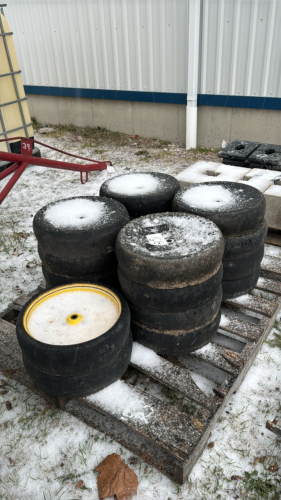 (18) John Deere Gauge Wheels