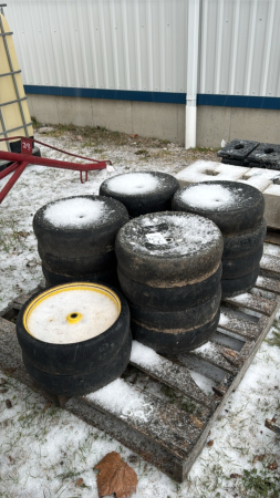 (18) John Deere Gauge Wheels