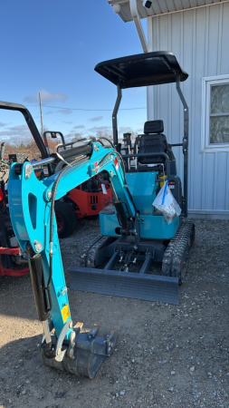 AGT 15 Mini Excavator w/14in Bucket & Dozer Blade