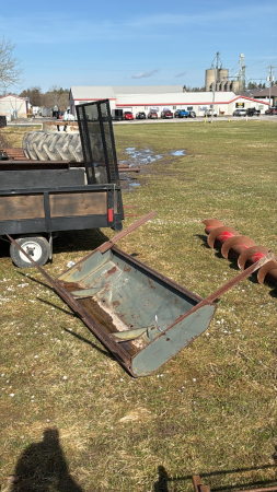 5.5ft Bucket Style Bale Spear