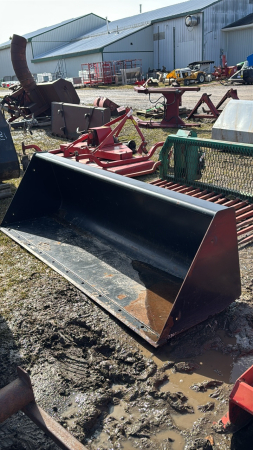 7ft Material Bucket w/skid steer hookup