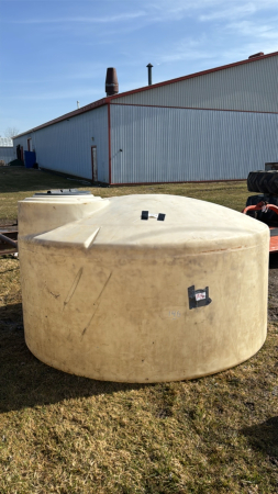1100 Gallon Plastic Water Tank