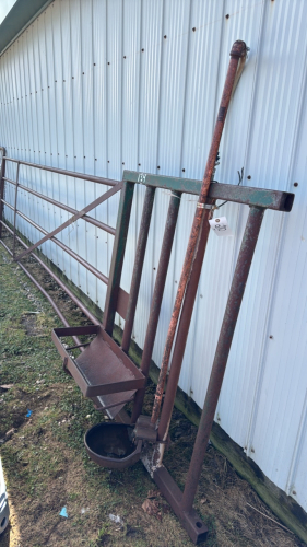 15ft Gate with Hopper & Water Bowl