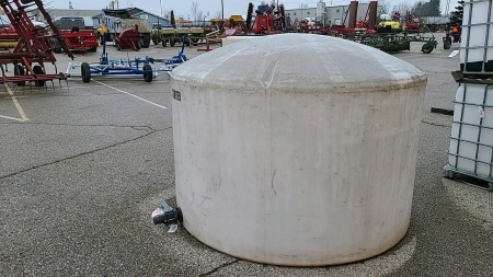 1550 Gallon Poly Tank