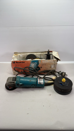 Makita 100MM Grinder w/Selection of Discs