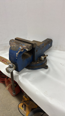 6in Swivel Bench Vise