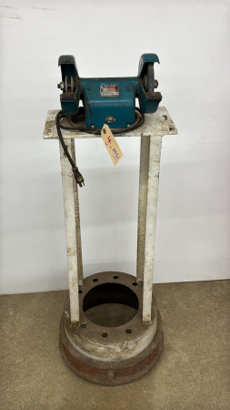 Black & Decker 5in Bench Grinder on Stand