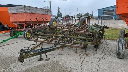 John Deere 1010 25ft Cultivator