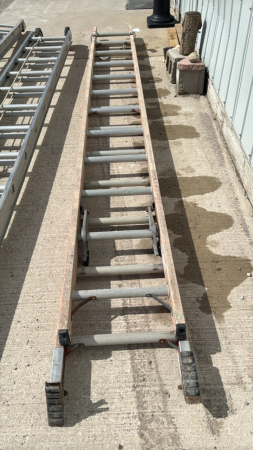 Fibreglass 22ft Extension Ladder