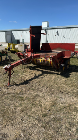 New Holland 166 Hay Inverter with Side Conveyor
