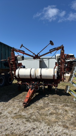 White 5100 8 Row Planter