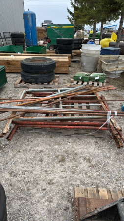 (6) Scaffolding Ends & (6) Braces