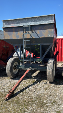 Parker 2600 approx. 400bu Gravity Wagon