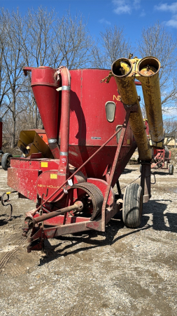 New Holland 352 Mix Mill