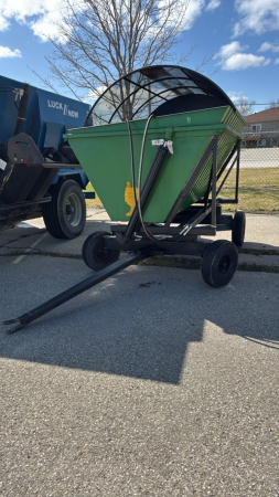Fargo Hydraulic Side Dump Forage Wagon