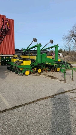 John Deere 7200 16 Row Planter