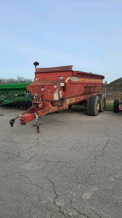 Meyer 7200 Tandem Manure Spreader