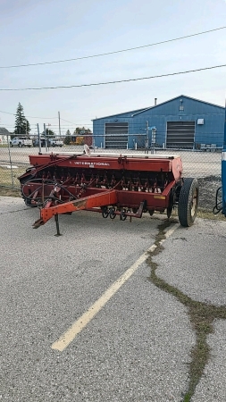 International 510 18 Run Seed Drill