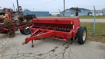 International 5100 18R Seed Drill w/Grass Seed