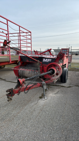 Massey Ferguson 124 Square Baler with Thrower