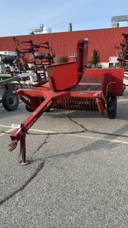New Holland 144 Hay Inverter
