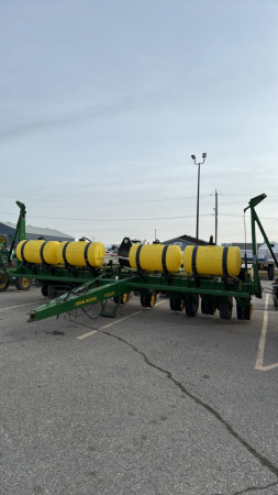 John Deere 7200 8 Row Planter