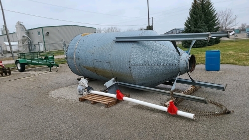 Galvanized Feed Bin w/Auger