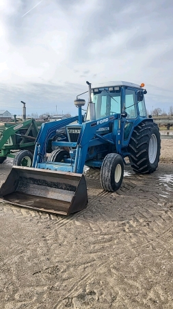 Ford 7600 Diesel Tractor with Loader