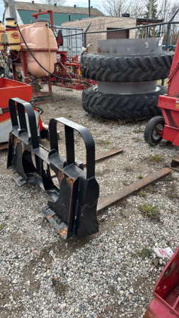 Set of 4200LB Pallet Forks (Skidsteer Attach)