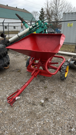 Trail-Type Ferilizer Spreader