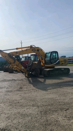 JCB JS220LC Excavator with Hydraulic Thumb