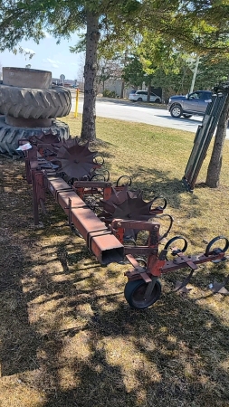 Vintage 4 Row 3pth Scuffler