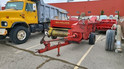 New Holland Hayliner 315 Square Baler w/Thrower