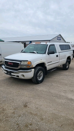 2004 GMC 2500 Gas 4WD Truck