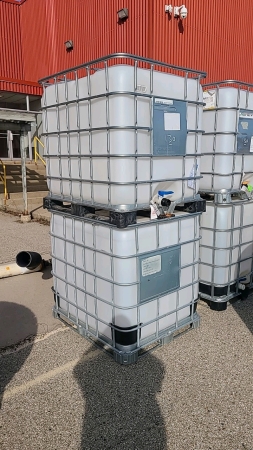 Pair of 1000 Litre Liquid Totes