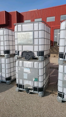 Pair of 1000 Litre Liquid Totes
