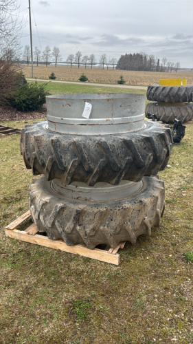 Pair of 15.5-38 Snap-On Duals