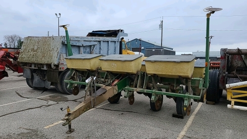 John Deere 7000 6R Planter