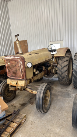 Cockshutt 560 Project Tractor (See Note)
