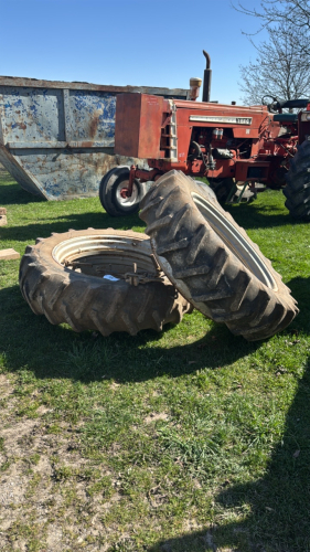Pair of 15.5-38 Snap-On Duals