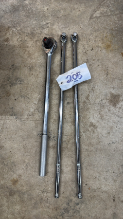 Pair of 1/2in Breaker Bars and 3/4in Ratchet