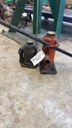 2 Bottle Jacks