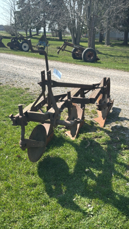 International 3 Furrow 3pth Plow