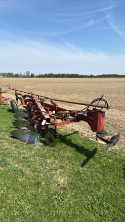 Massey Ferguson 880 4 Furrow Semi-Mt Plow