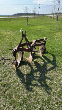 Cockshutt 3 Furrow 3pth Plow