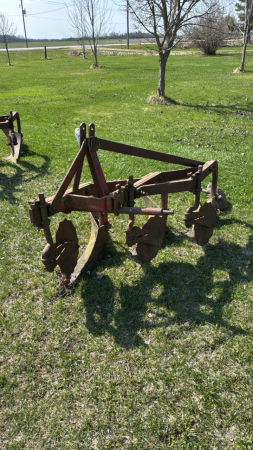 Cockshutt 3 Furrow 3pth Plow