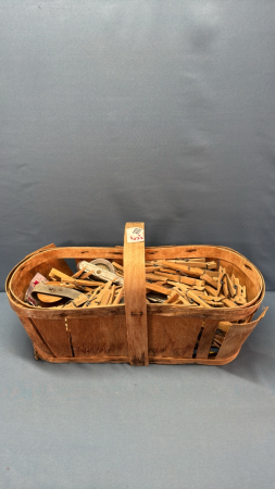 Quantity of Wooden Spring Style Clothes Pins