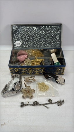 Quantity of Jewellery