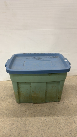 Rubbermaid Tote